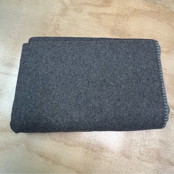 Woolly Mammoth Woolen Co. Merino Wool Blend Gray Outdoors Blanket Size 66”x90” - Picture 5 of 5